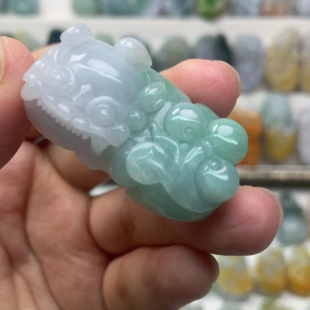 翡翠未镶嵌吊坠(赠链)