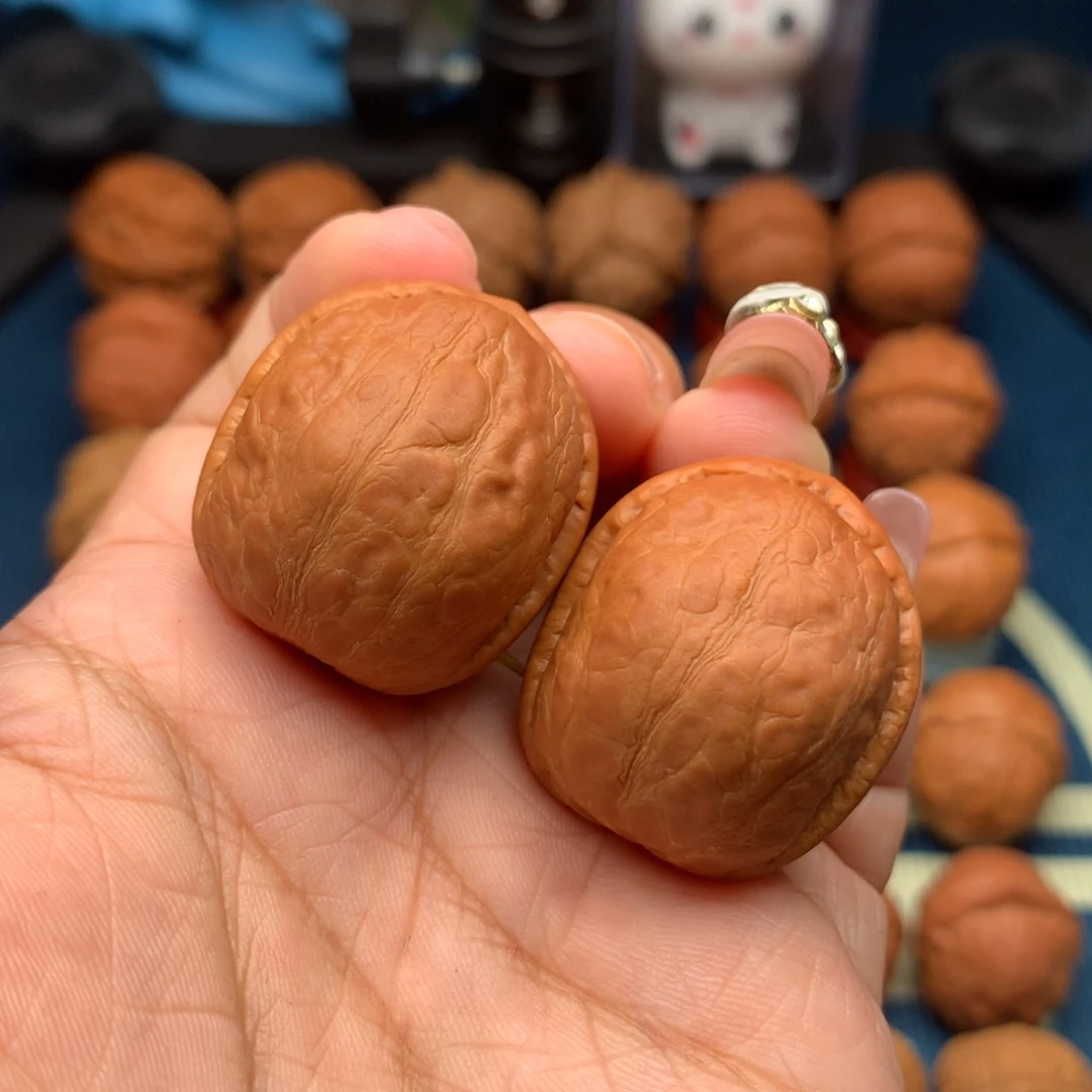 文玩核桃把件老***们龙胆