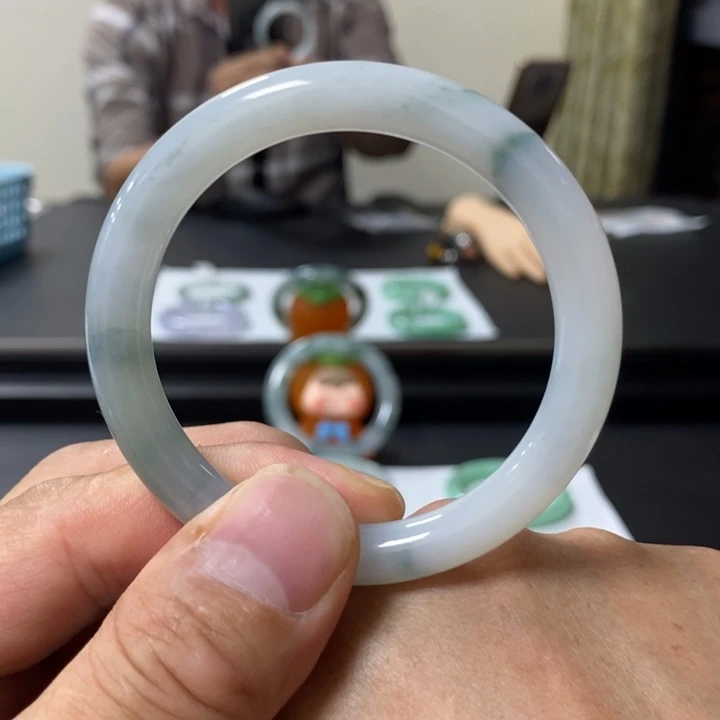 翡翠手镯未镶嵌69