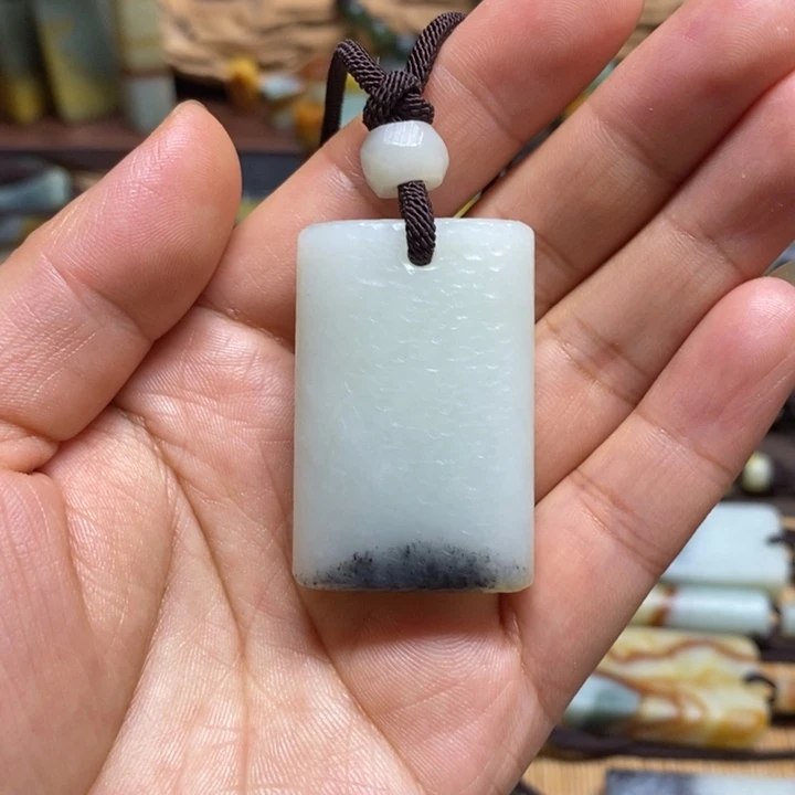 蛇纹石玉未镶嵌挂件飘***子