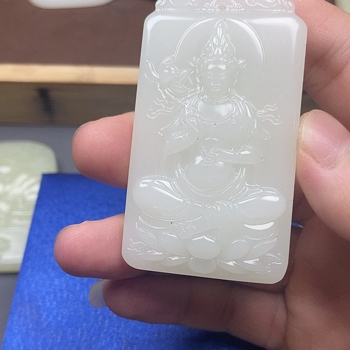 龍***世颈饰未镶嵌和田玉（糖玉）