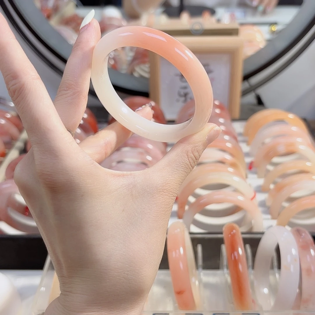 ****石英质玉（金丝玉）手镯未镶嵌