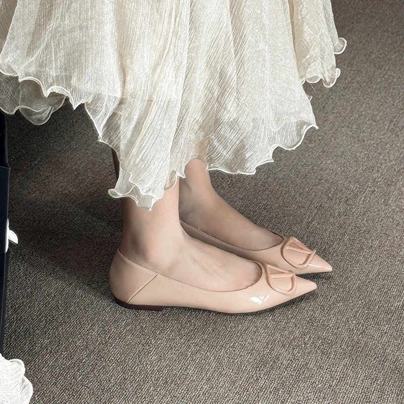 【平底款】华家同款经典V字扣单鞋2025新款法式漆皮百搭不累脚高跟