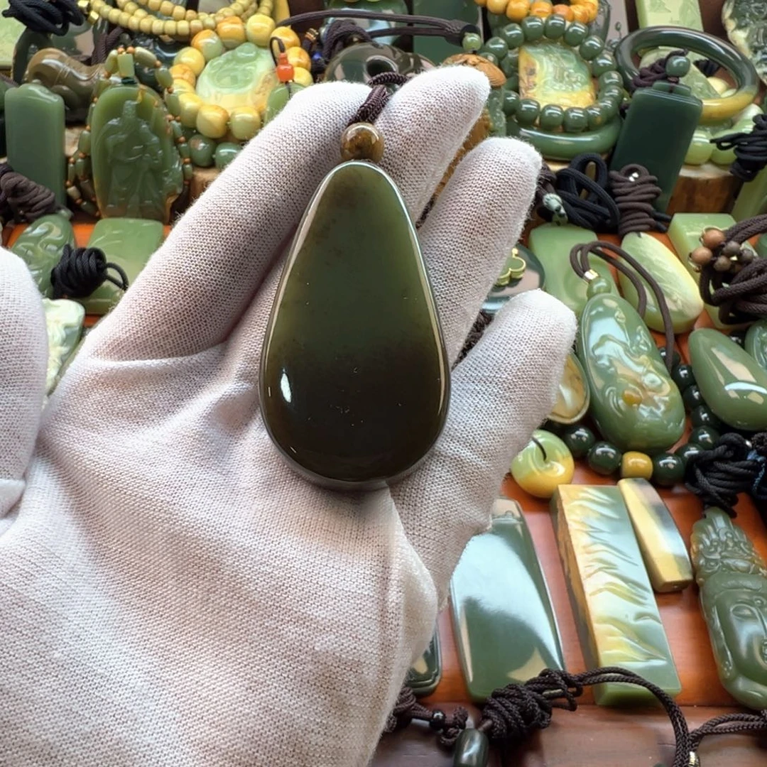 岫岩老玉（透闪石质玉）未镶嵌颈饰