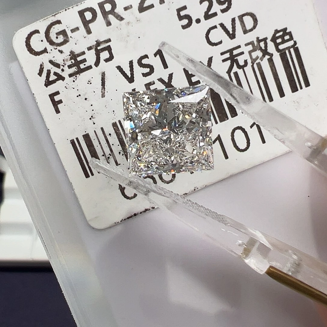 实验室培育钻石裸石5.29克拉公主方钻石