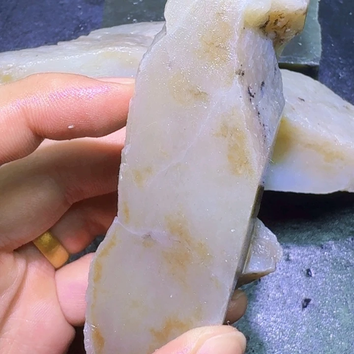 未镶嵌和田玉（糖玉）珠宝半成品
