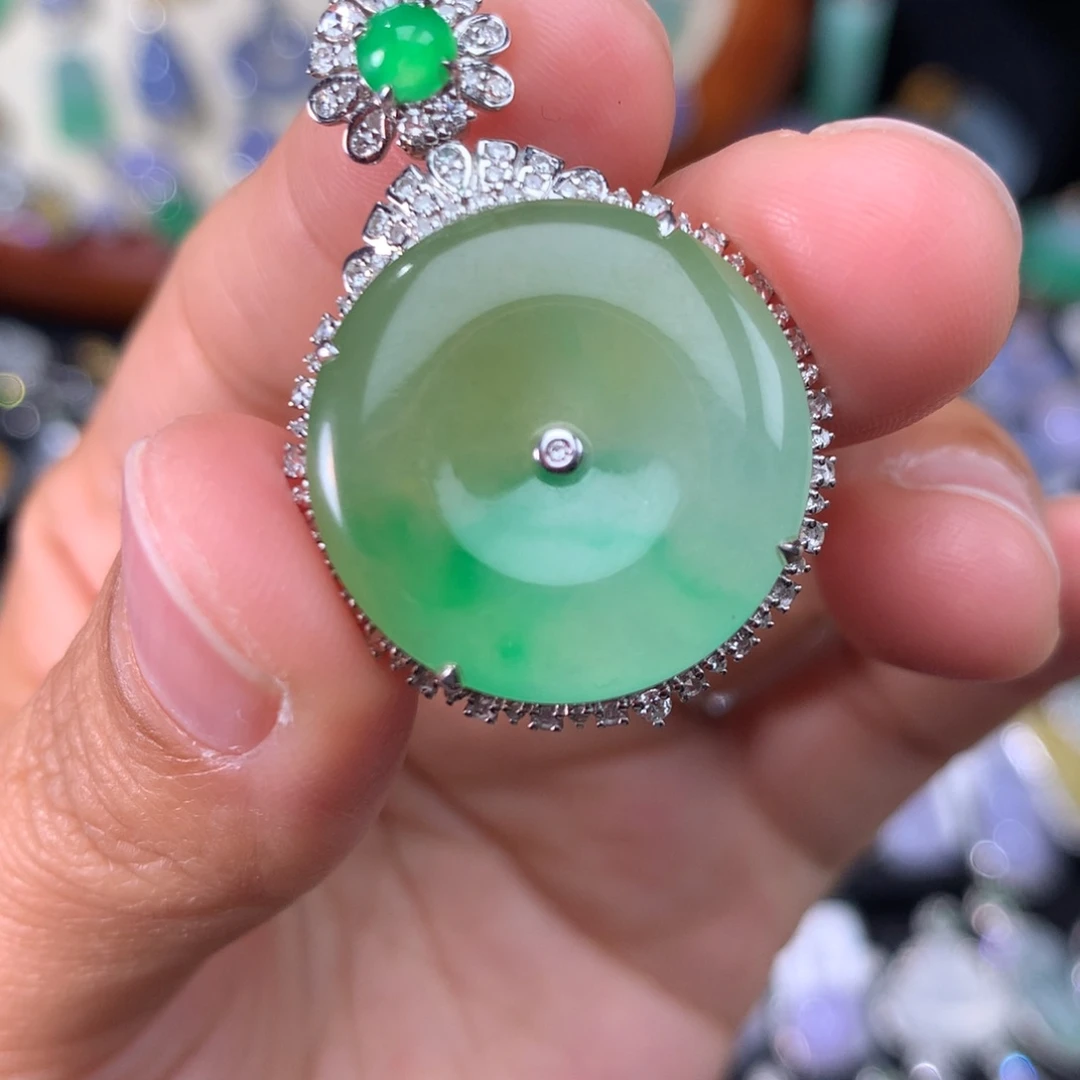 翡翠吊坠(不含链)18K金镶嵌