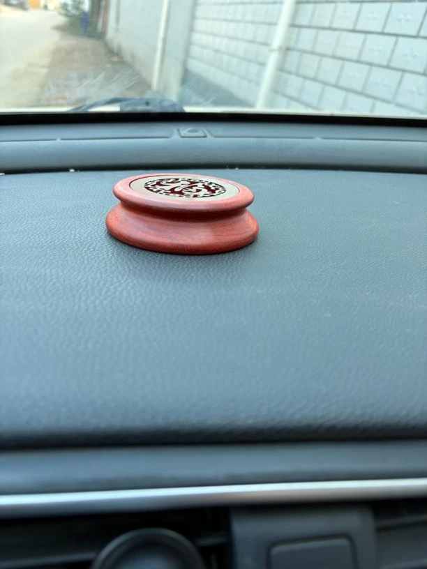 车载香薰摆件汽车中控台高档沸石车载香薰装饰摆件汽车装饰用品