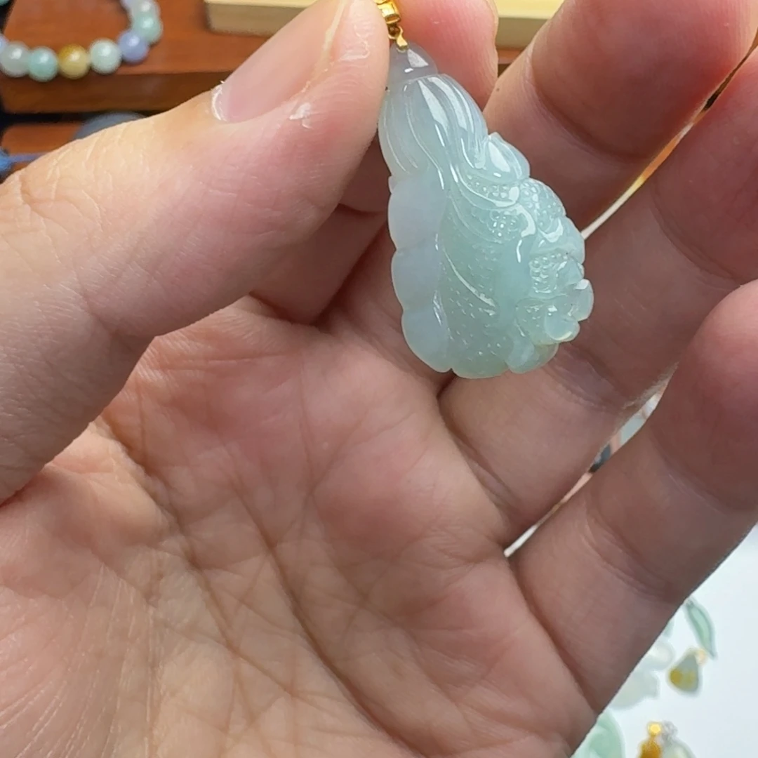 翡翠18K金镶嵌颈饰白菜