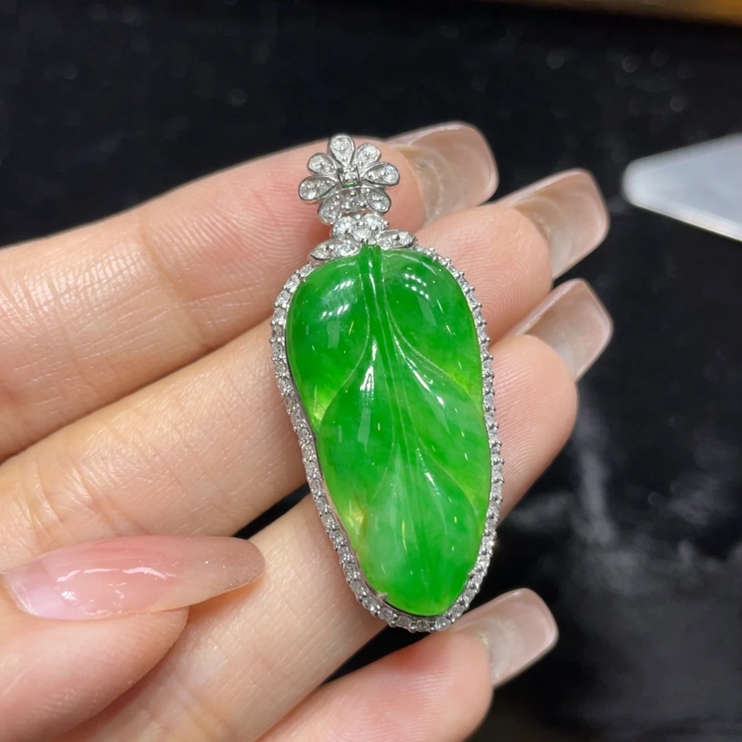 翡翠颈饰18K金镶嵌天然缅甸翡翠