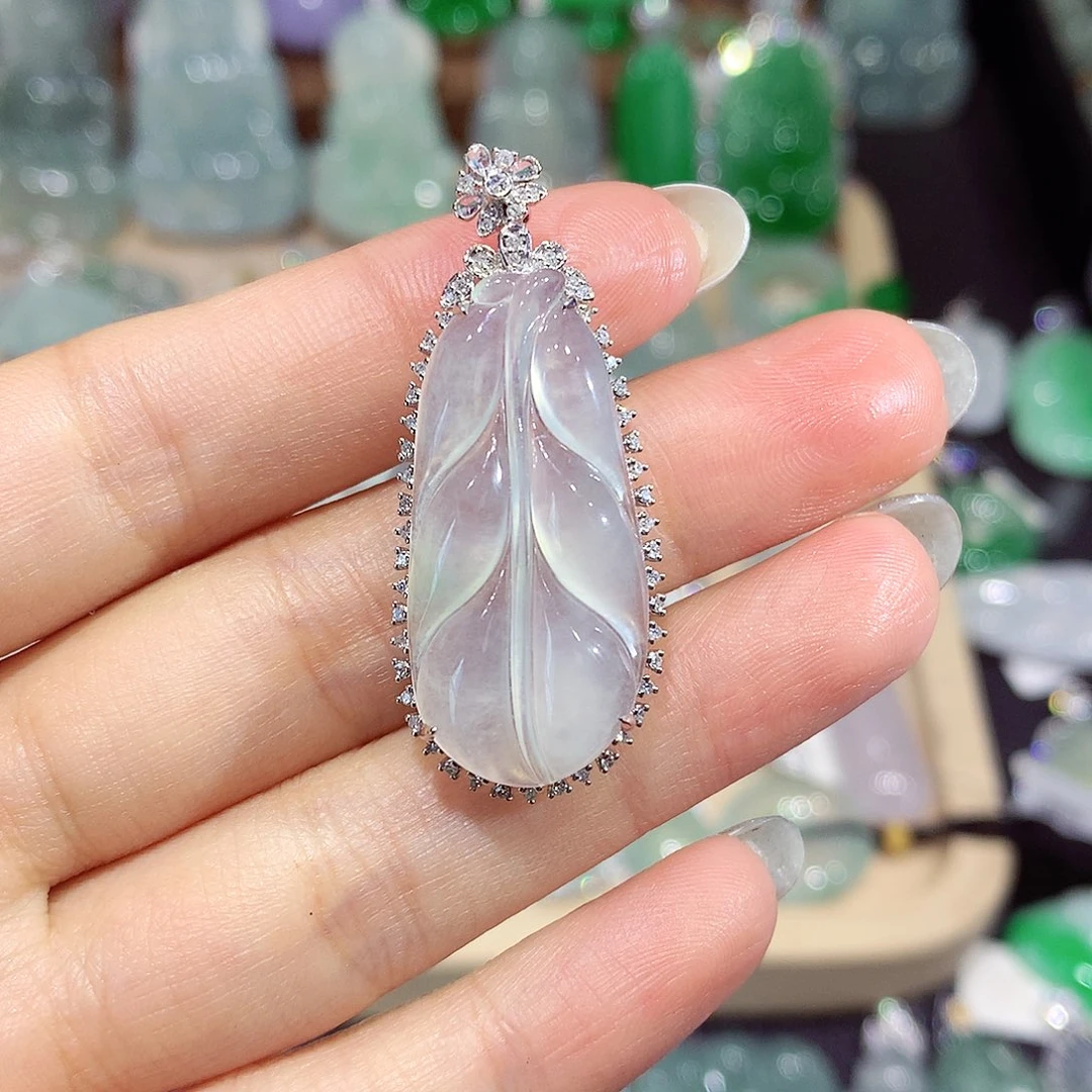 翡翠18K金镶嵌颈饰叶子