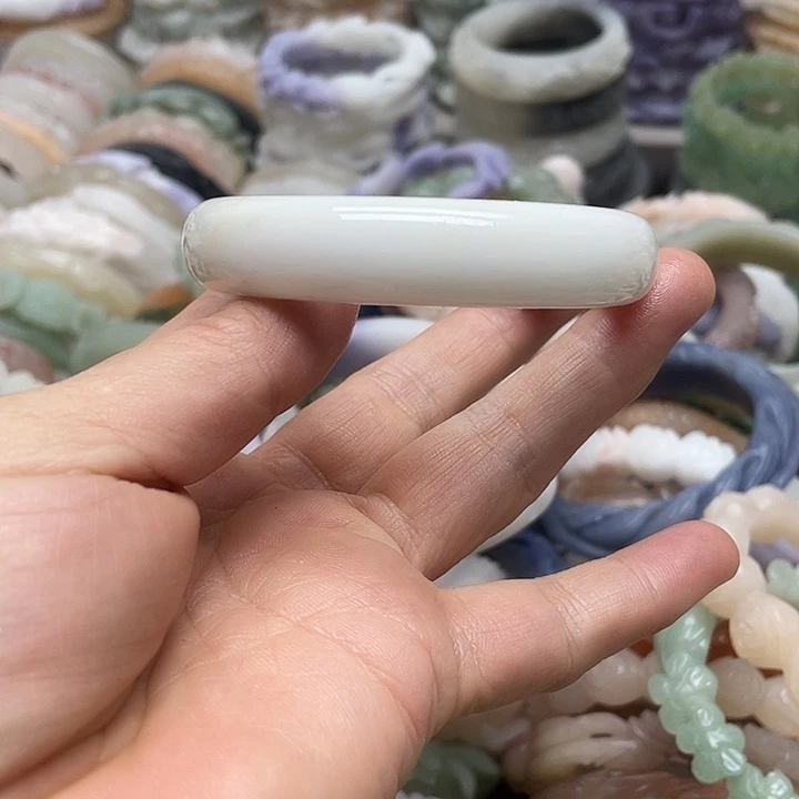 未镶嵌手镯石英岩玉