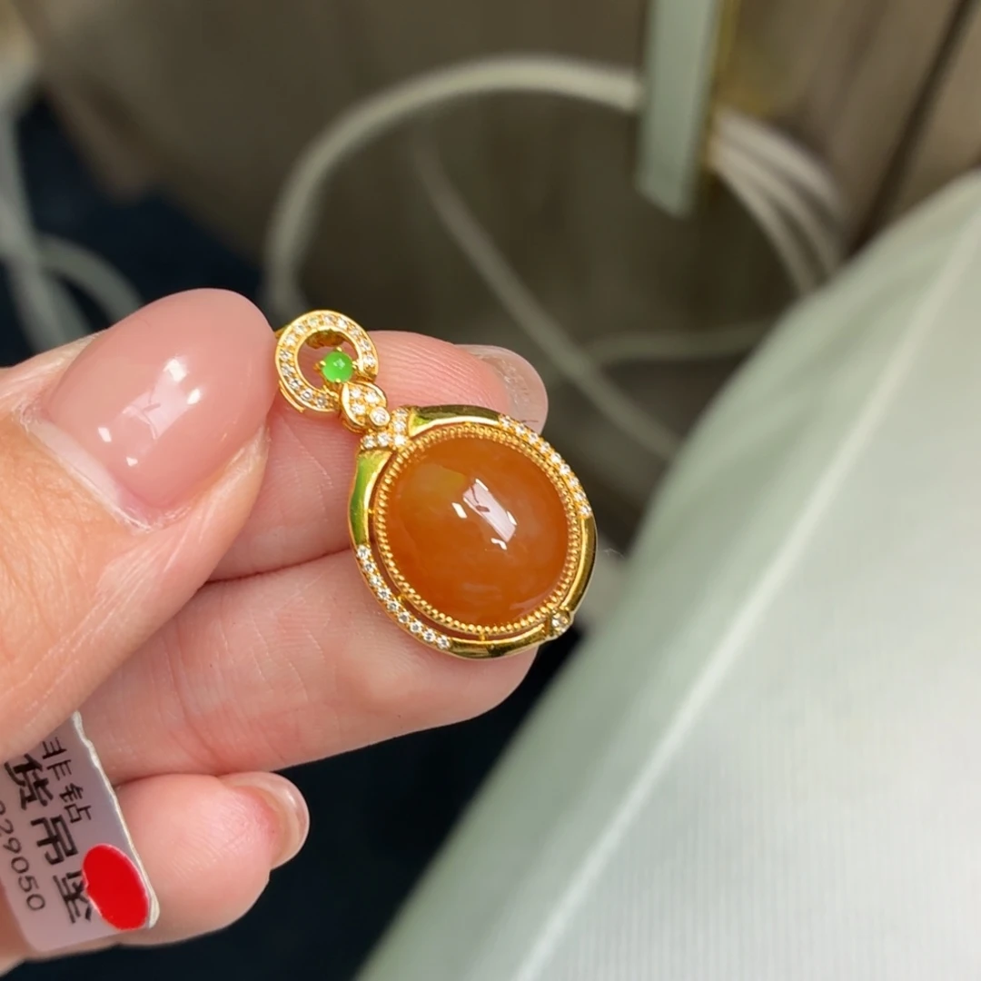 翡翠18K金镶嵌颈饰