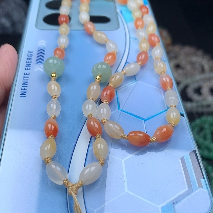 石英质玉未镶嵌颈饰