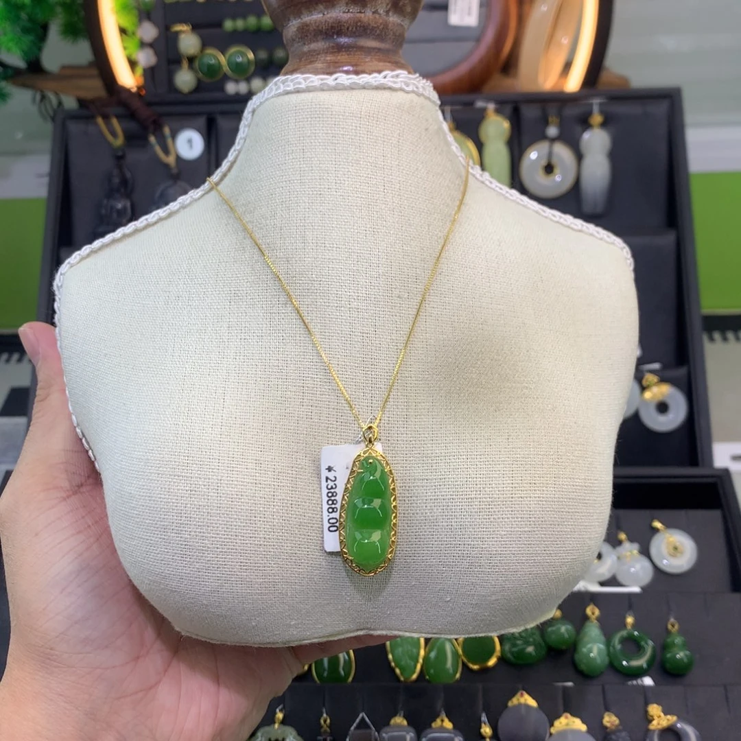 和田玉18K金镶嵌吊坠(赠链)