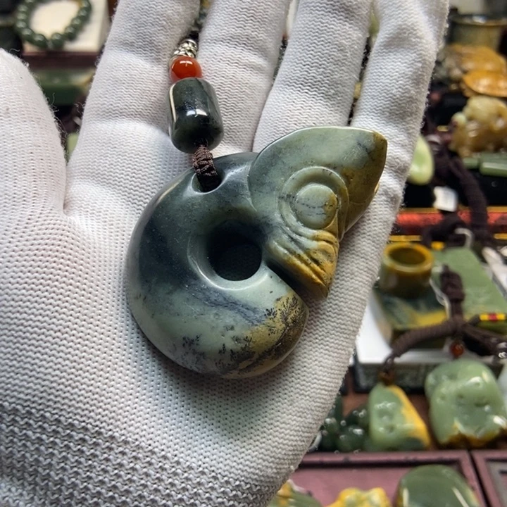 未镶嵌岫岩河磨玉（透闪石质玉）把件故**望