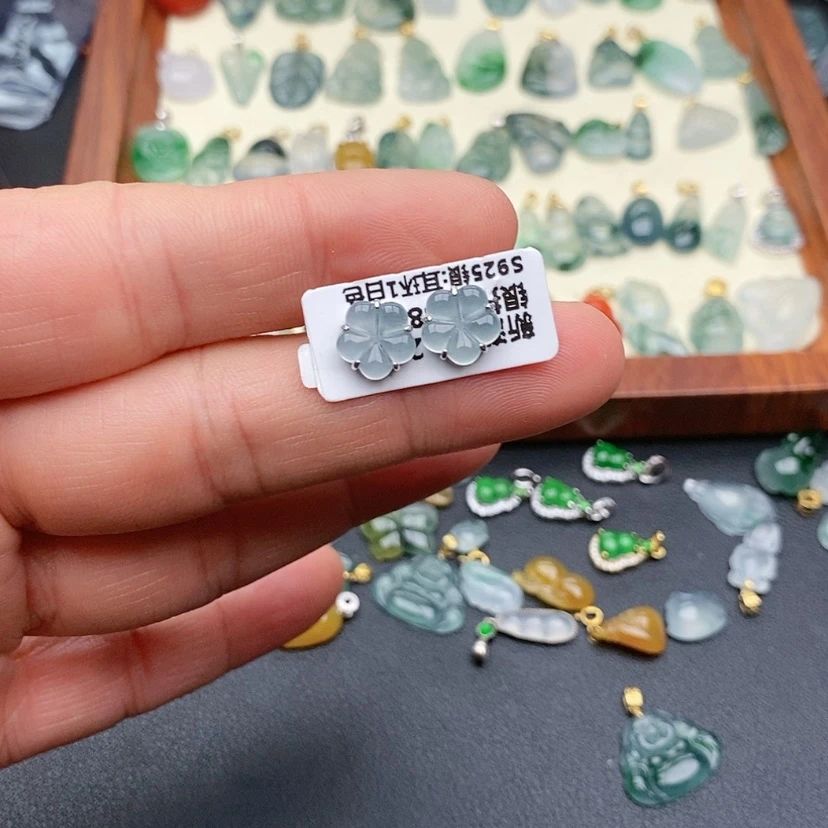 【闪购商品】翡翠耳饰银S925镶嵌是***姐耳钉