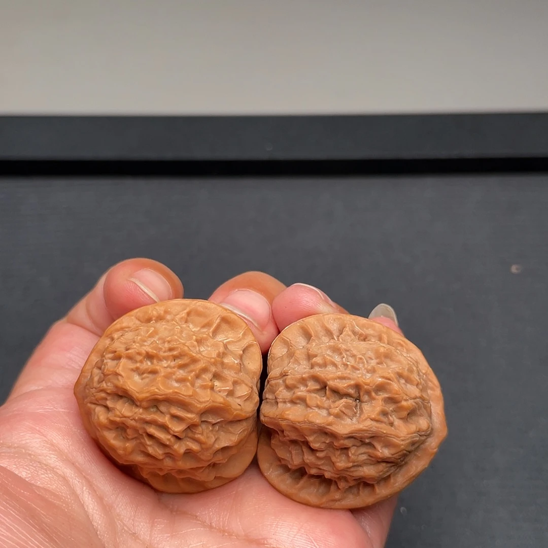把件猴头核桃37×36头茬精修瓷娃娃XM3492
