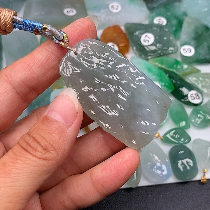 翡翠未镶嵌颈饰随型