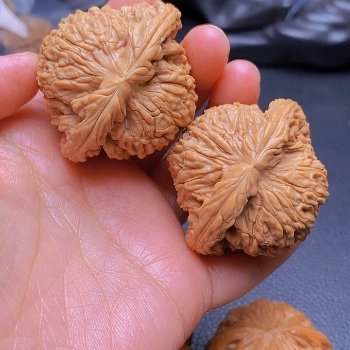 文玩核桃吊坠大南疆