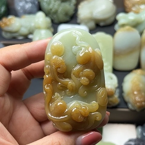 颈饰未镶嵌和田玉浪*哥