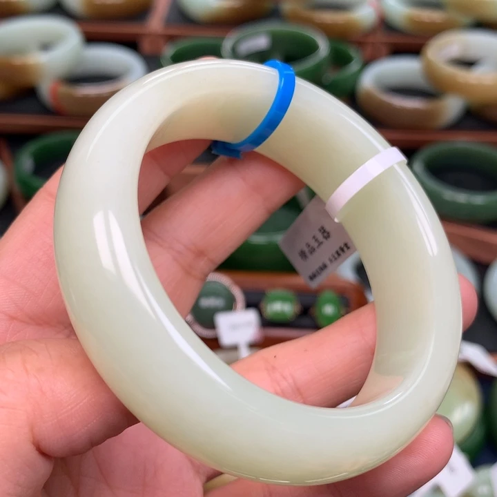 和田玉手镯未镶嵌57