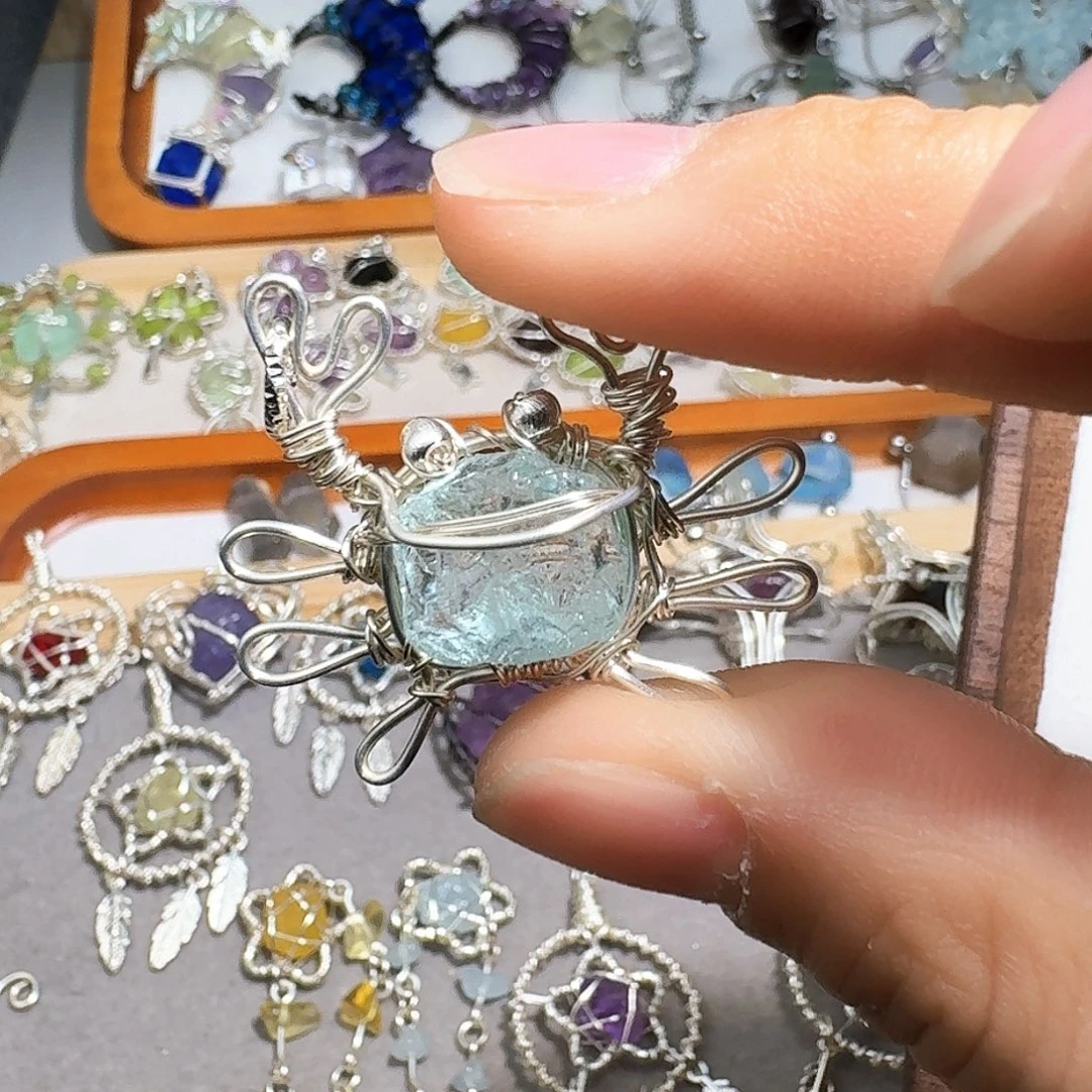 花岗石铁合金手工制作的项链