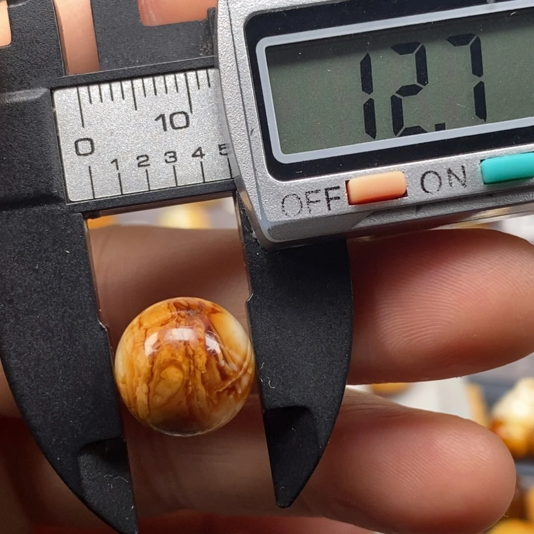 裸石琥珀未镶嵌圆珠