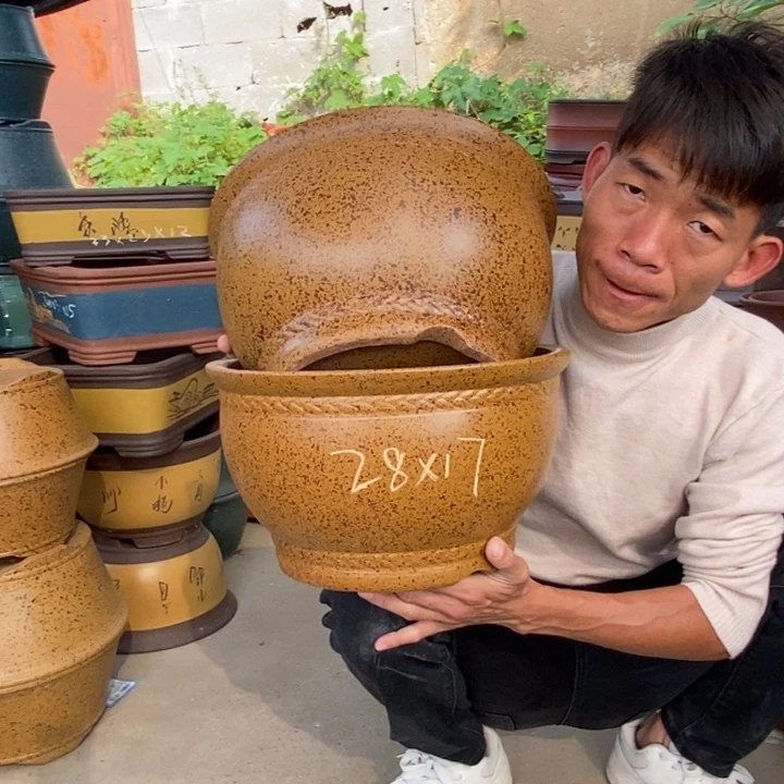 紫砂花盆紫砂艺术学院的学生