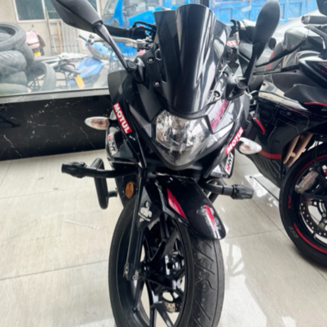 铃木250gsx黑色摩托车租赁