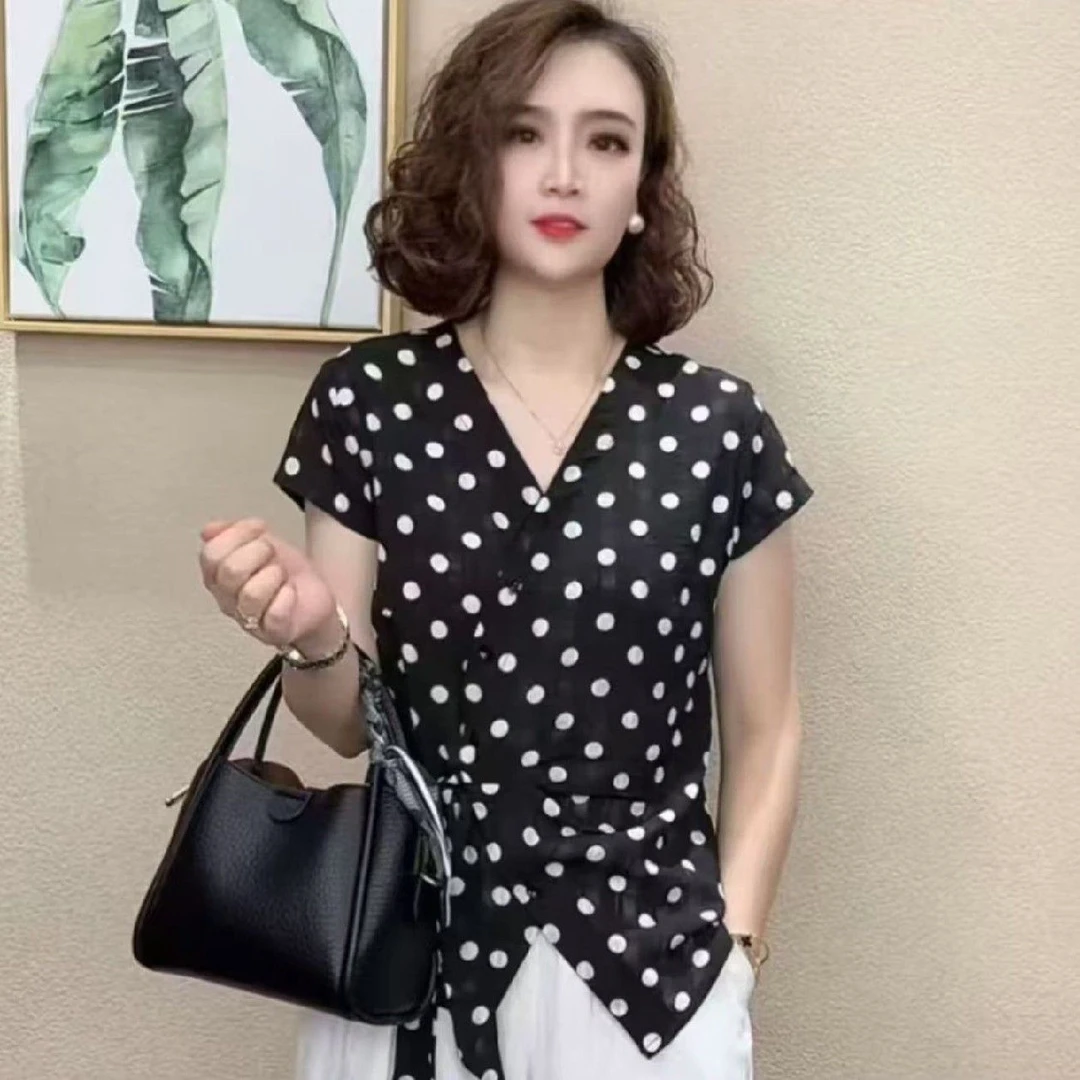 YY气质百搭V领显瘦夏季短袖碎花洋气扣上衣小衫