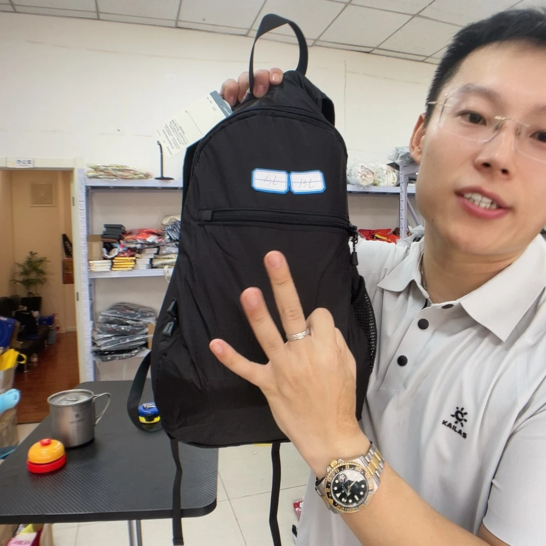 PU化妆包等各种产品的