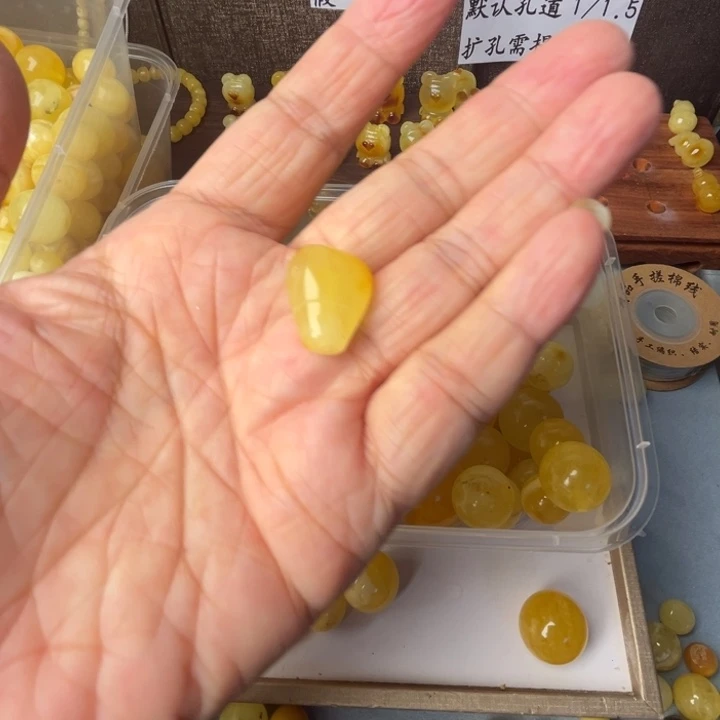 ****长未镶嵌琥珀裸石蜜蜡三通13.3微瑕