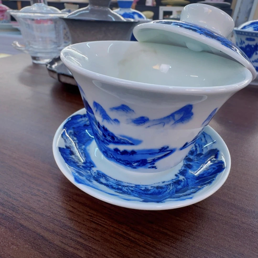 这些盖碗很漂亮我很喜欢！！