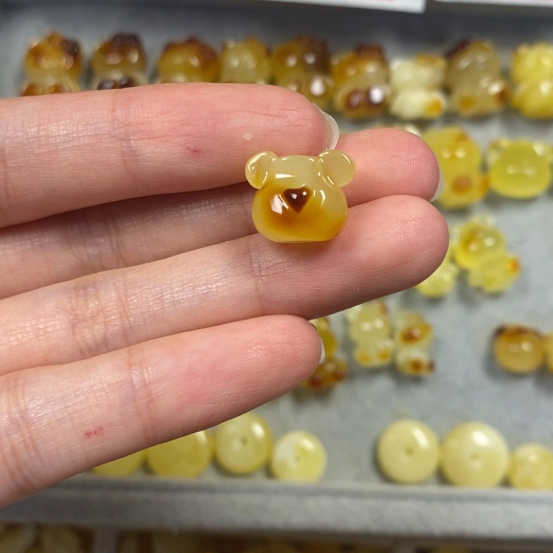 未镶嵌颈饰蜜蜡小熊头