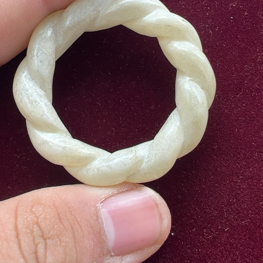 石英质玉未镶嵌颈饰