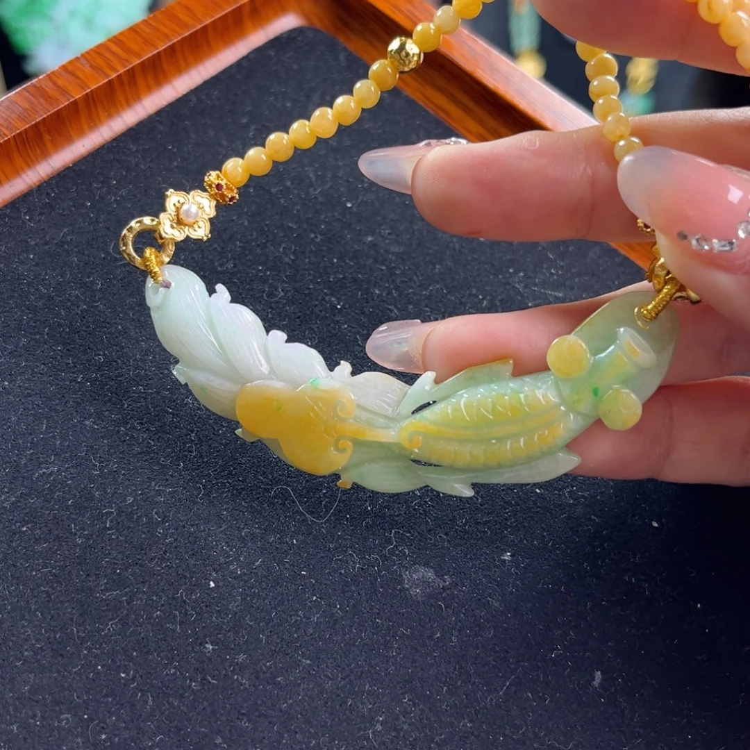 翡翠未镶嵌颈饰锦鲤