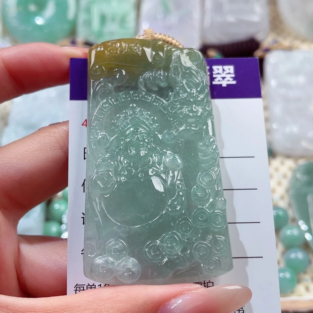 翡翠未镶嵌颈饰财神