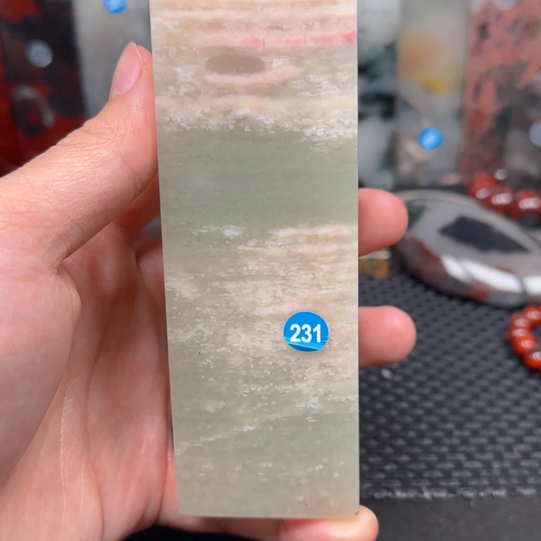 石材桂林鸡血创意装饰摆件，编号：231