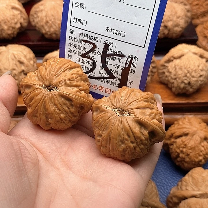 桃核吊坠铁锤狮子头40