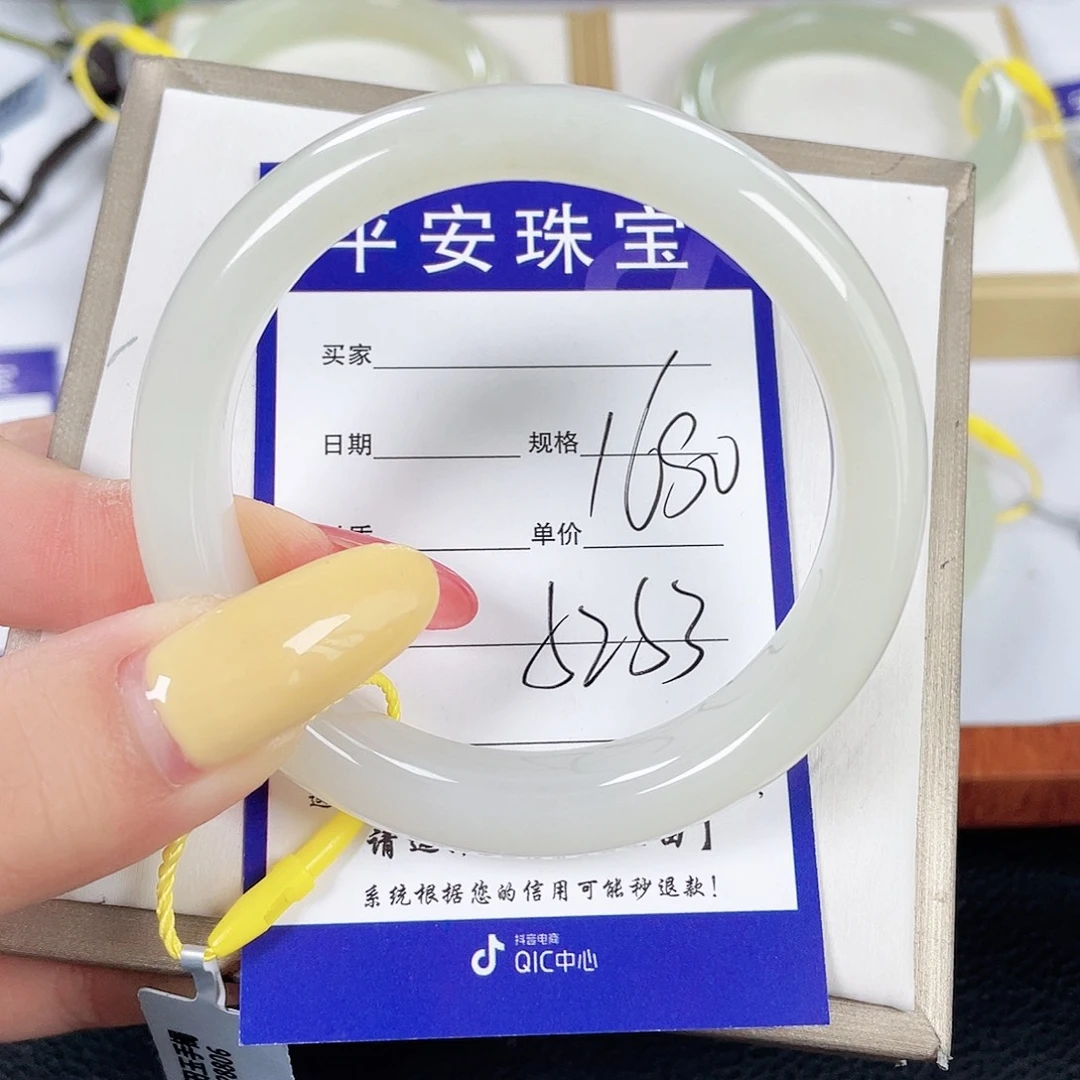 和田玉手镯未镶嵌顾*