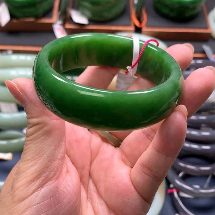 【闪购商品】未镶嵌手镯和田玉（碧玉）