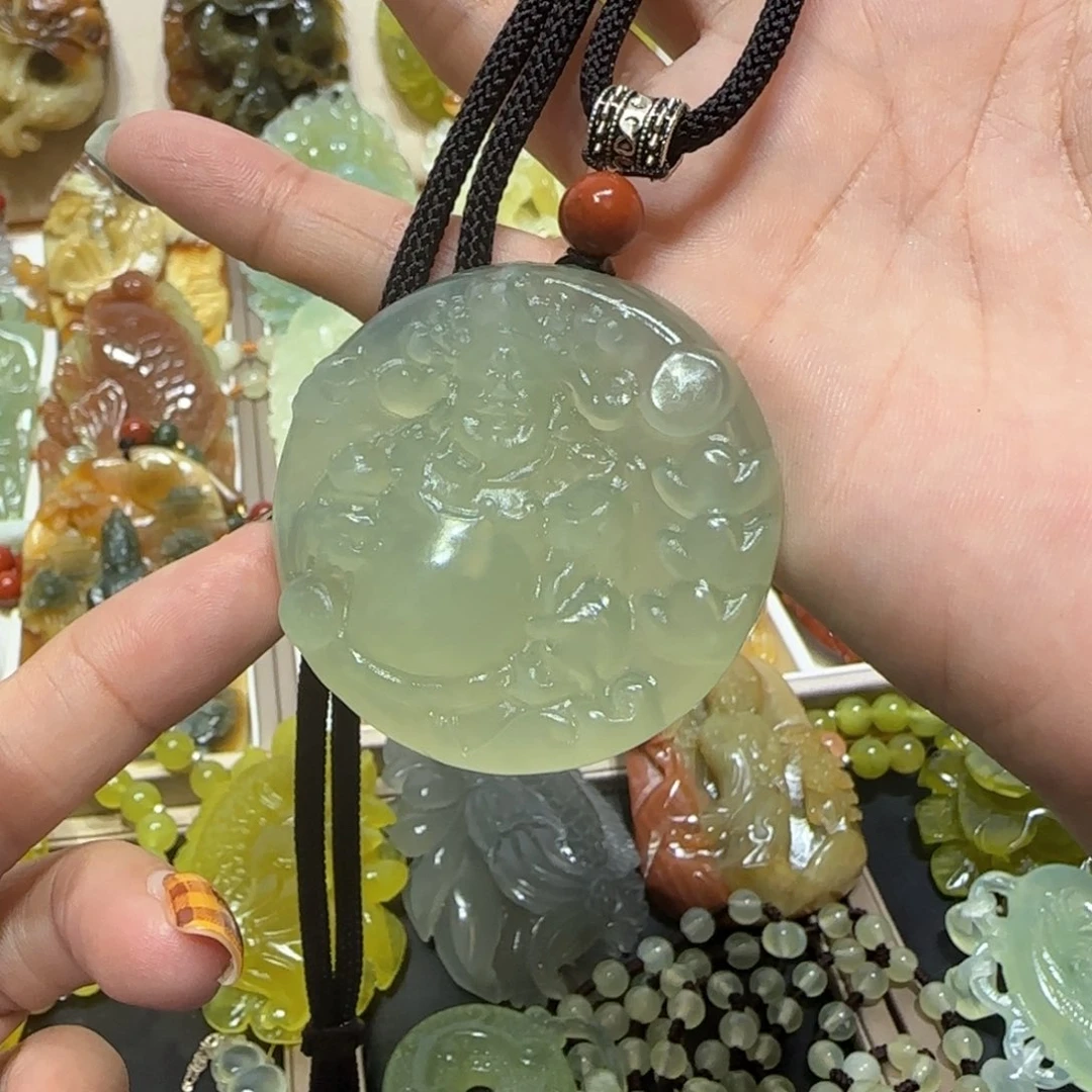 未镶嵌蛇纹石玉吊坠