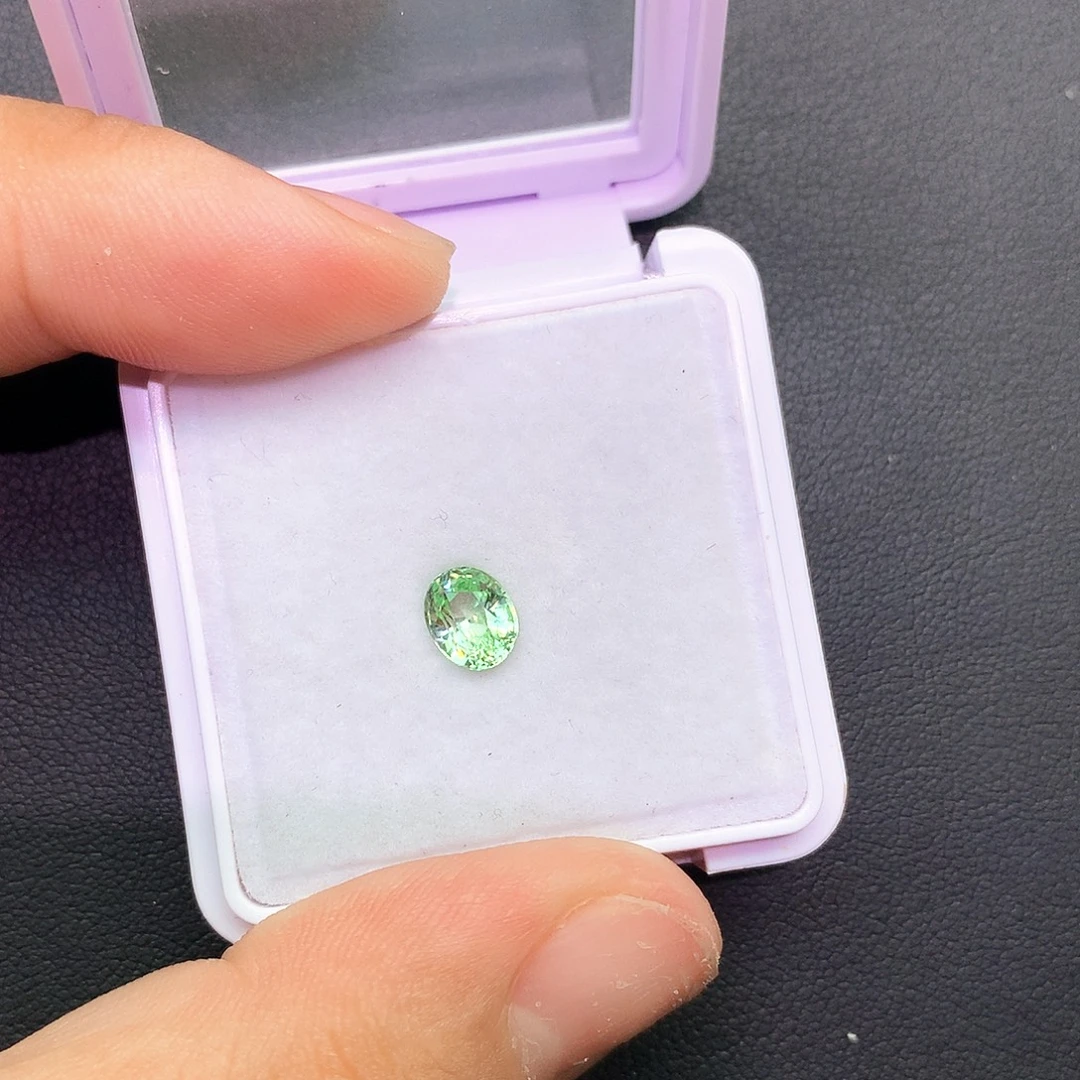 未镶嵌珠宝半成品石榴石天然沙弗莱裸石1.05ct