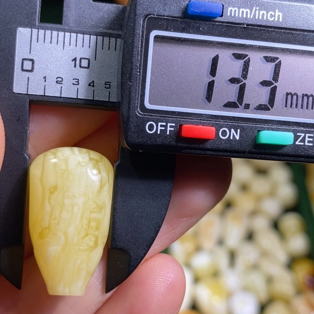 蜜蜡未镶嵌裸石配饰