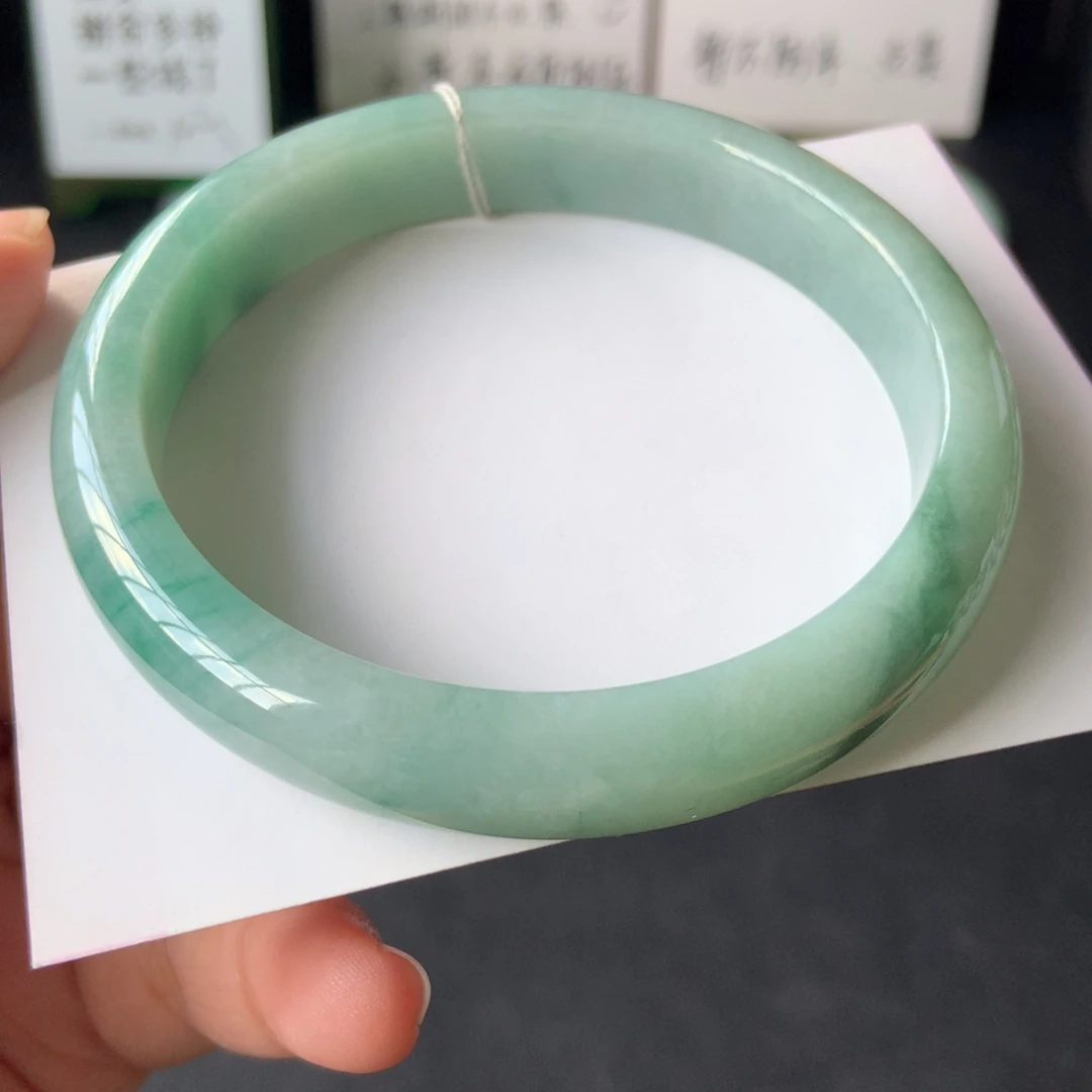 翡翠手镯未镶嵌80号62.1-11.9-7.6