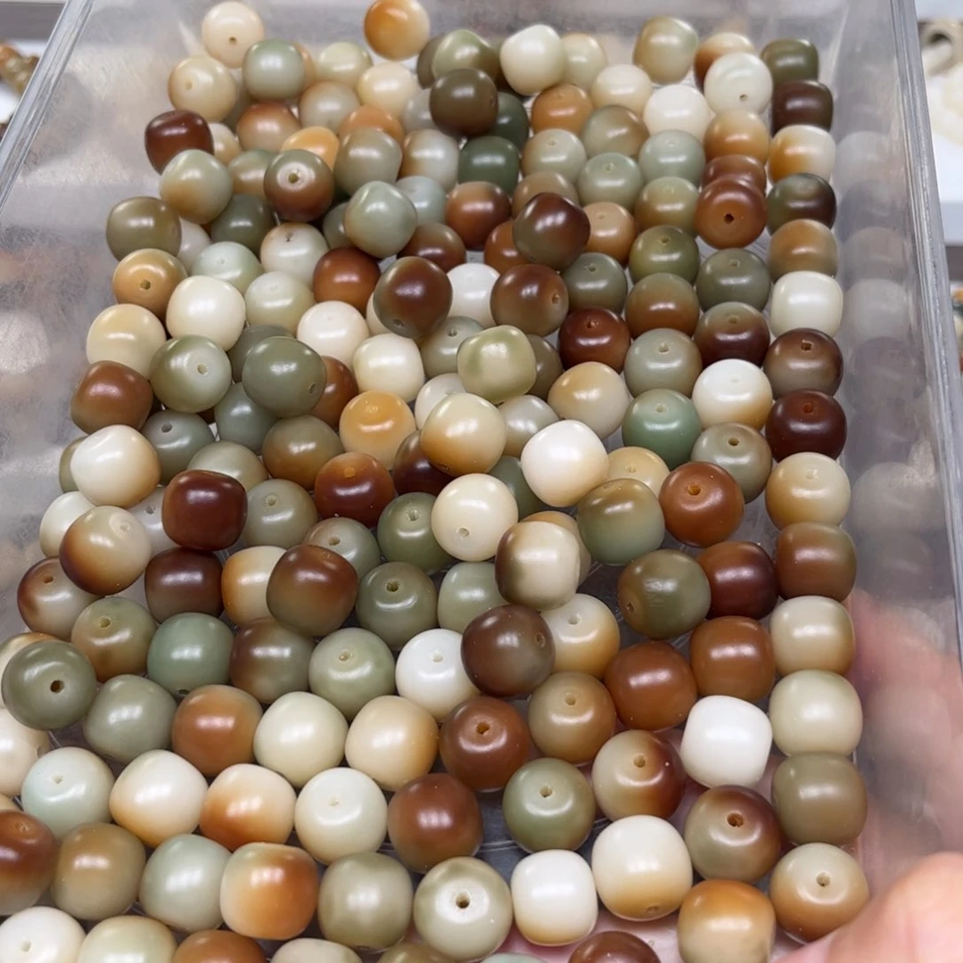 白玉菩提吊坠焦糖飘花干磨20颗