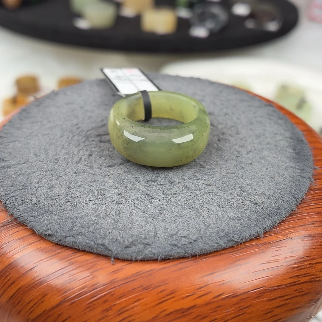 和田玉未镶嵌戒指b87黄底青花馒头18.1不退换