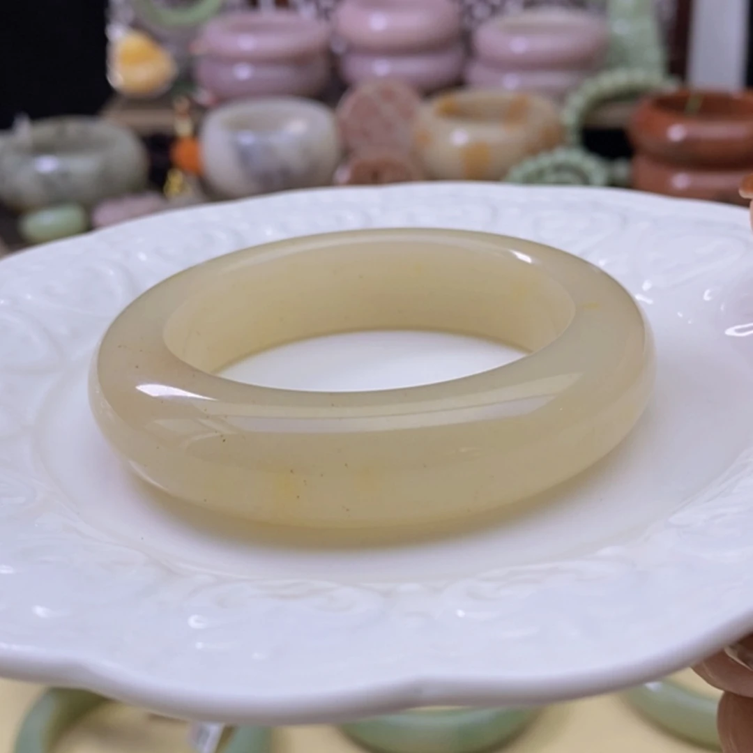 【闪购商品】未镶嵌手镯石英岩玉