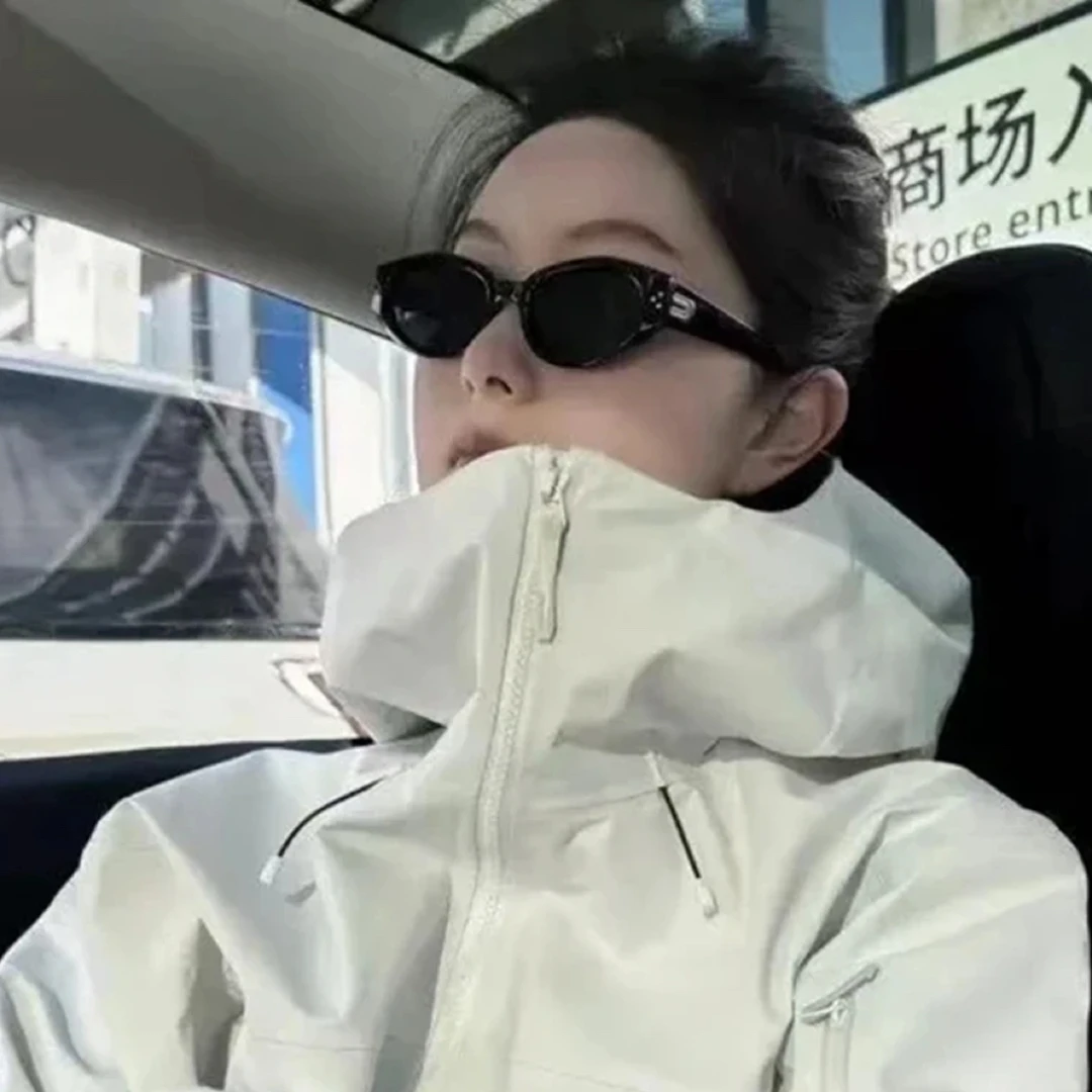 三门货 刺绣7袋户外硬壳防风防水男女情侣款冲锋衣外套登山服